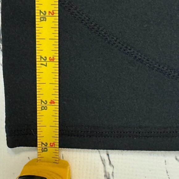 NWT - Fabletics Capris - Size L - Picture 6 of 8